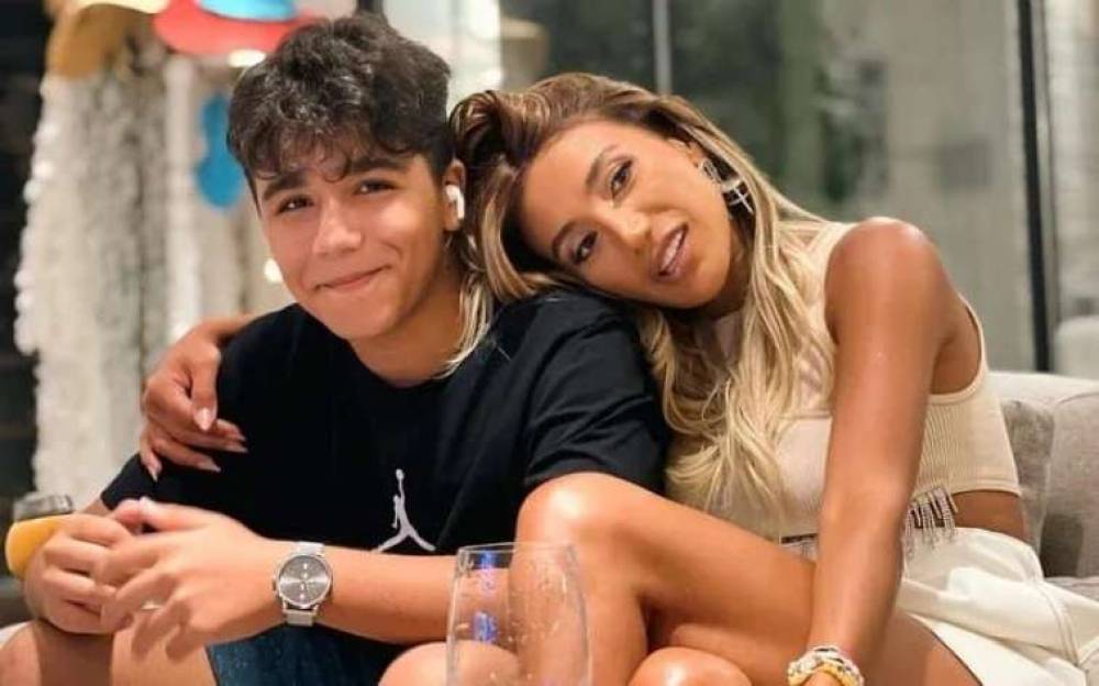 Röya Ayxanın oğlu bu ölkədə universitetə DAXİL OLDU