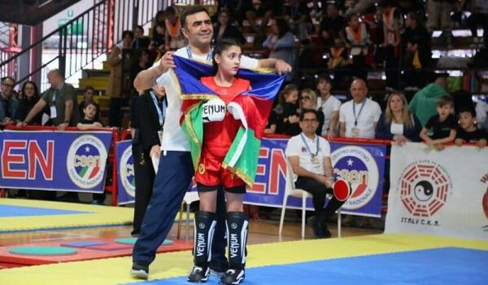 Dünya çempionu Əminə Əliyeva Bakıya qayıtdı