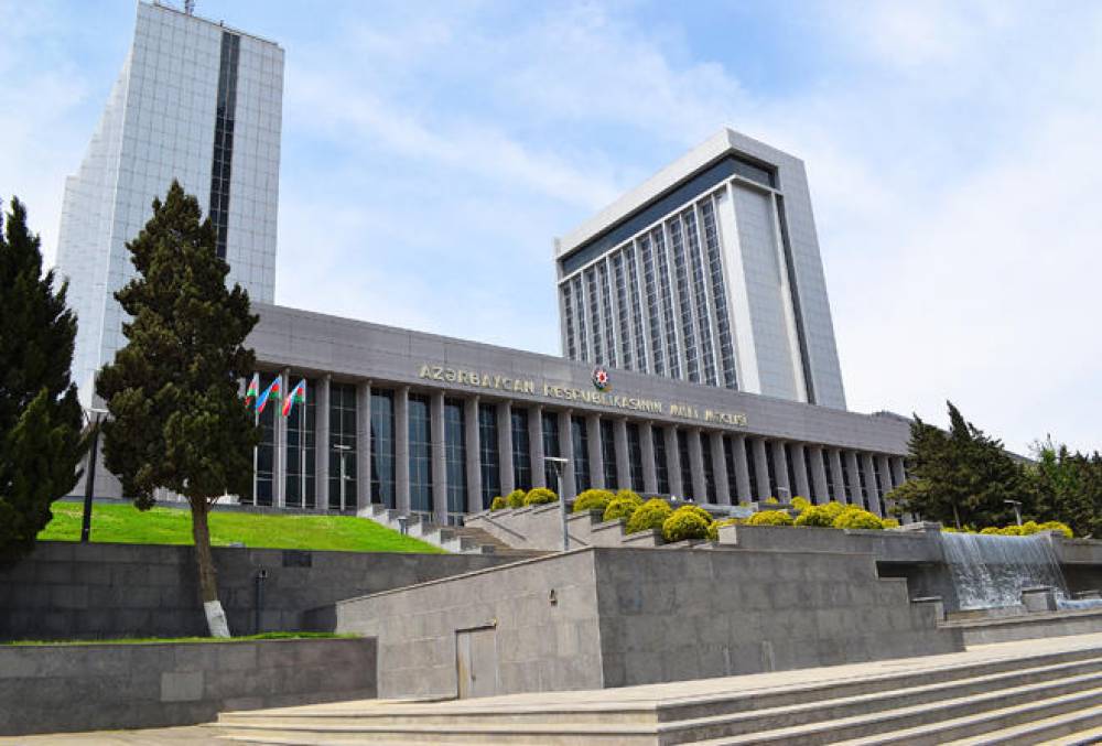 Parlament PUA-larla bağlı yeni rüsumları təsdiqlədi - Siyahı