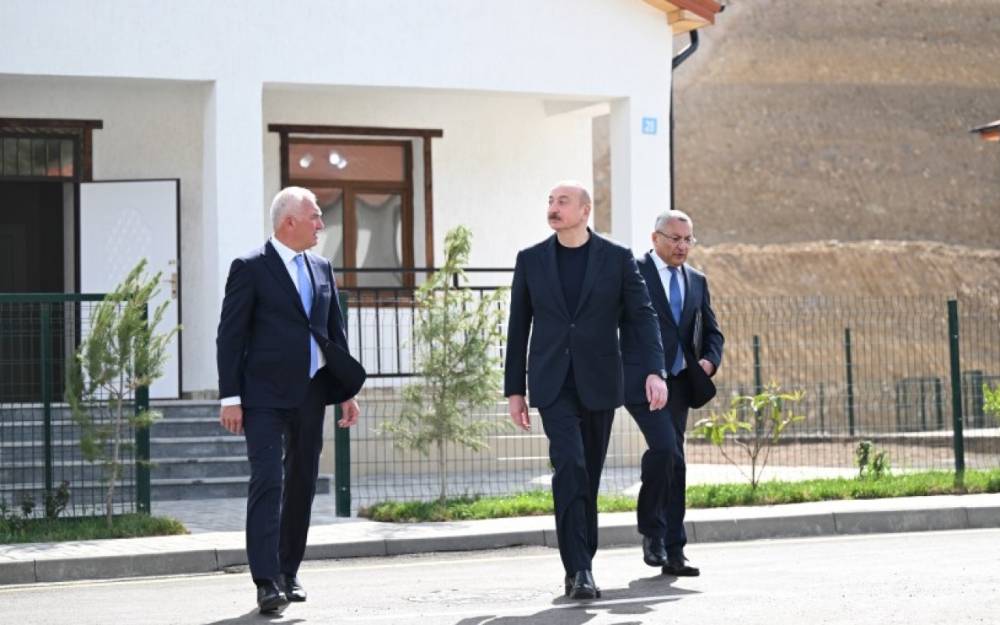 Prezident Laçının Bəylik kəndinin açılışında - FOTOLAR