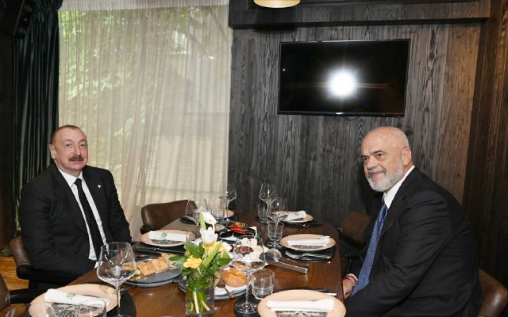 İlham Əliyev nahar əsnasında Edi Rama ilə görüşdü