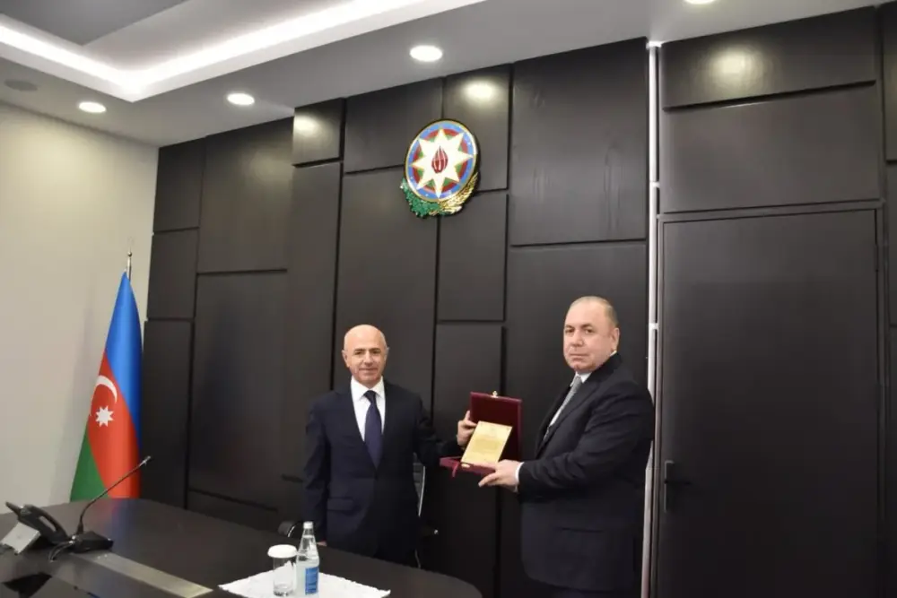 Tanınmış hakim təqaüdə göndərildi