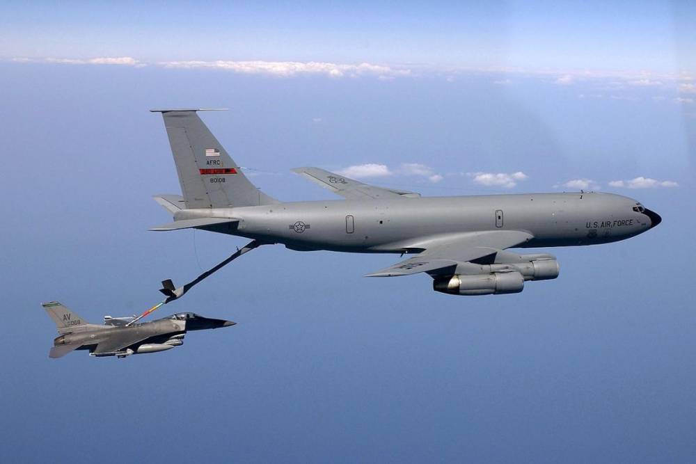 Amerika təyyarəsi Qətər üzərində radarlardan itdi