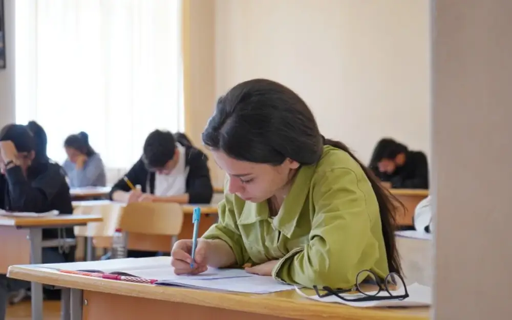 İmtahanda dörd nəfər 300 bal topladı - ADLARI