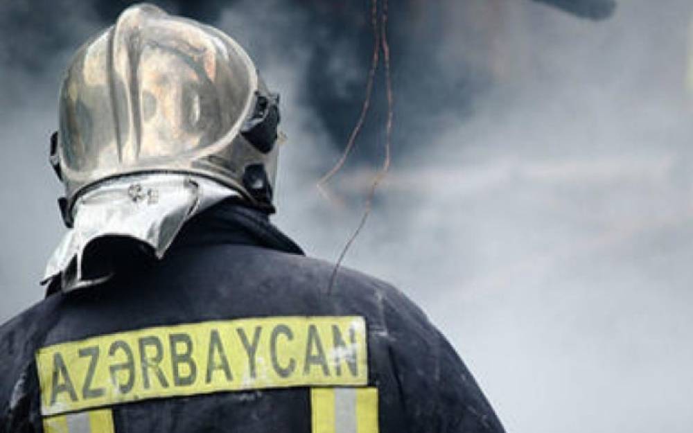 Bakıda çoxmərtəbəli binadakı yanğın söndürüldü - YENİLƏNİB