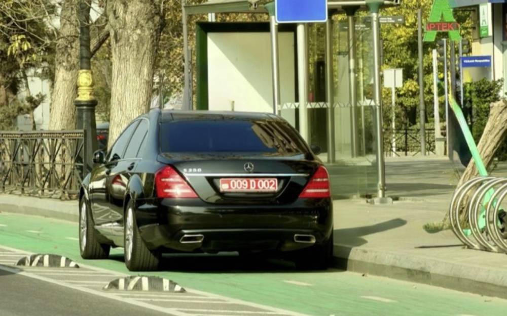 Bakıda səfirlik maşını qaydaları pozdu