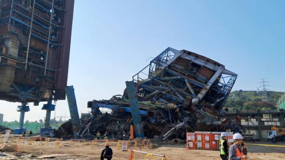 Cənubi Koreyada elektrik stansiyada bina çökdü