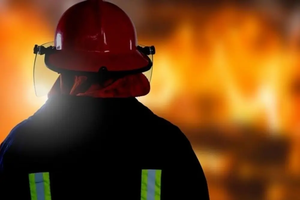 Yasamalda çoxmərtəbəli yaşayış binası yanır