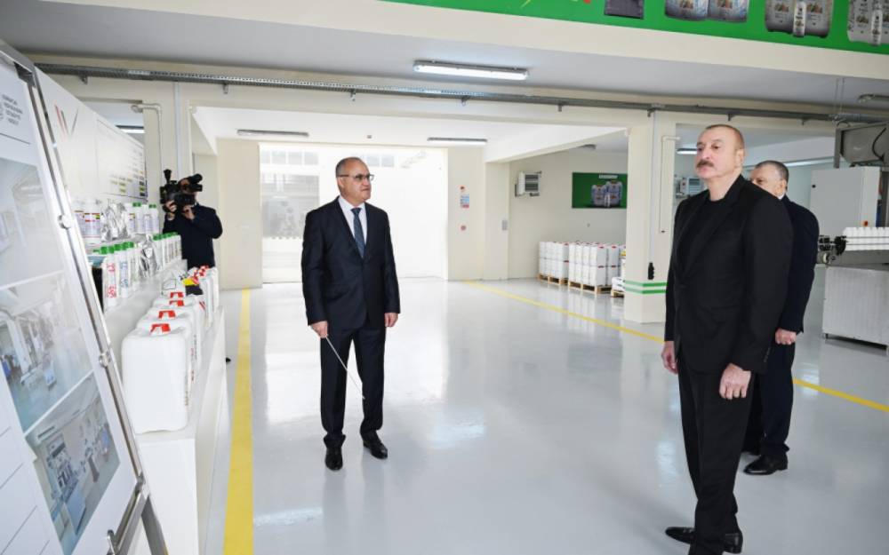 İlham Əliyev Sabirabadda aqrokimyəvi müəssisəsinin fəaliyyəti ilə tanış oldu - FOTOLAR