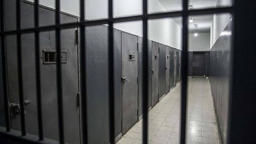 Həbsxanaya düşmək üçün soyğunçuluq etdi - Səbəb