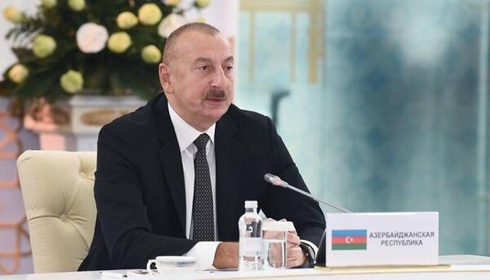 Prezident Düşənbədə mühüm iclasda iştirak edir