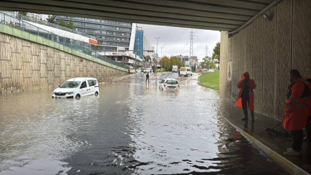 İstanbulda yağışlar nəticəsində ölənlərin sayı artdı