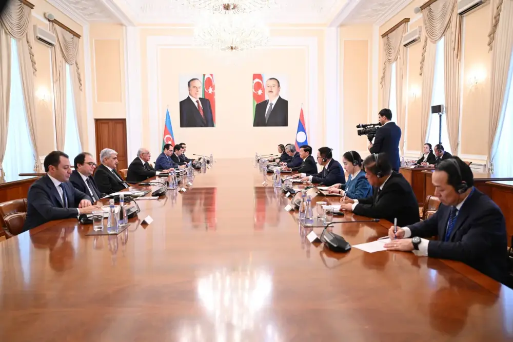 Əli Əsədov Laos prezidenti ilə görüşüb