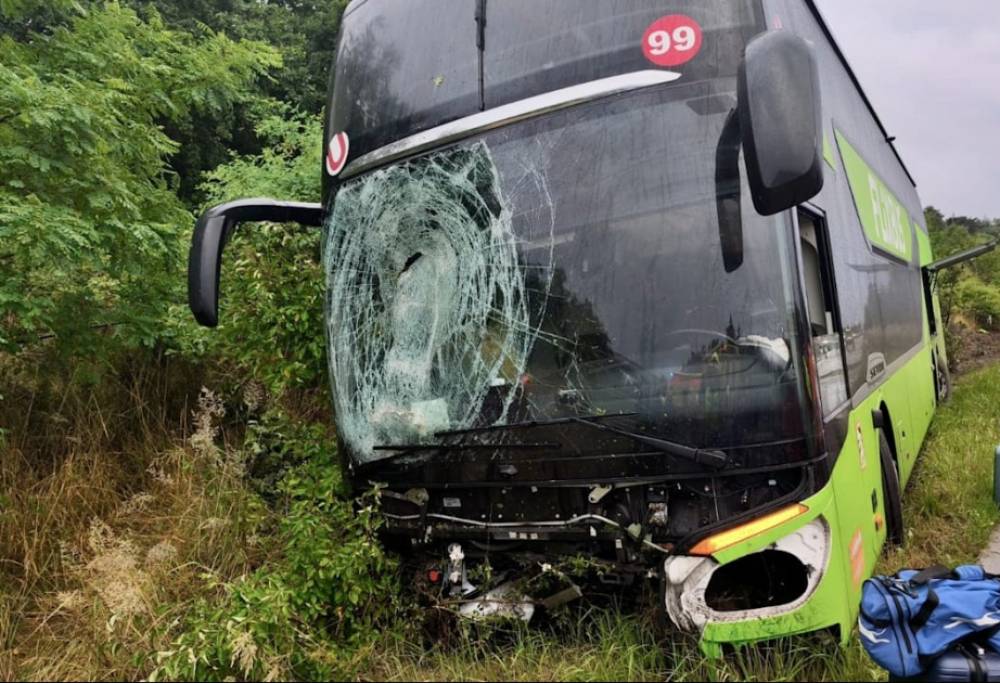 Pakistanda sərnişin avtobusu aşdı: Ölənlər və yaralananlar var