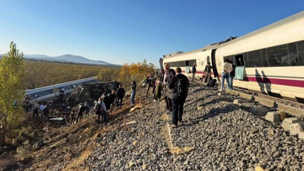 İspaniyada qatarlar toqquşdu: Ölən və yaralananlar var