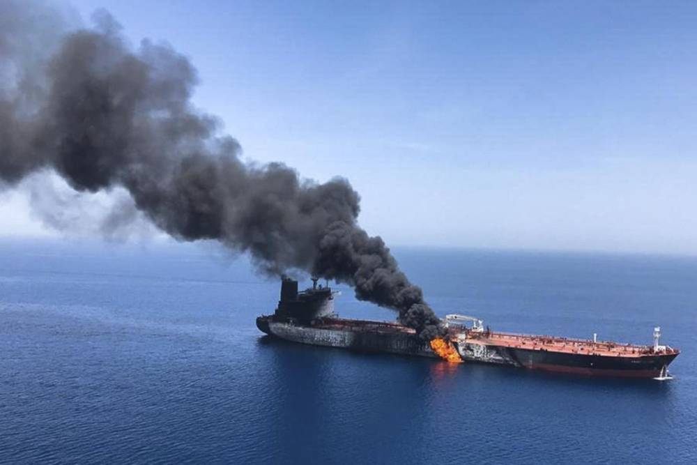 SEPAH: Oman körfəzinin cənubunda neft tankeri dəniz minasına düşüb
