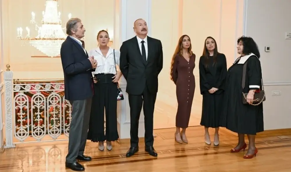 Prezident və ailəsi sərgidə