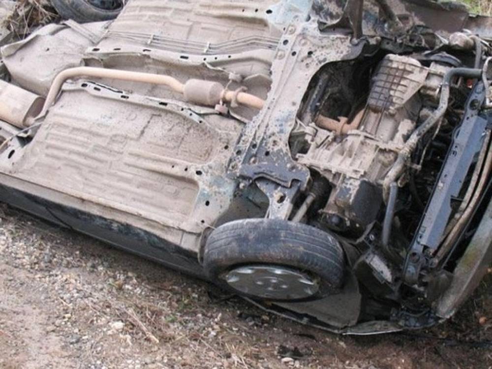 Tovuzda iki avtomobil körpüdən aşdı