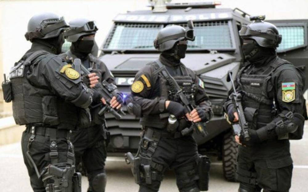 Polis xüsusi əməliyyatlar keçirib, 20-dən artıq şəxs saxlanılıb