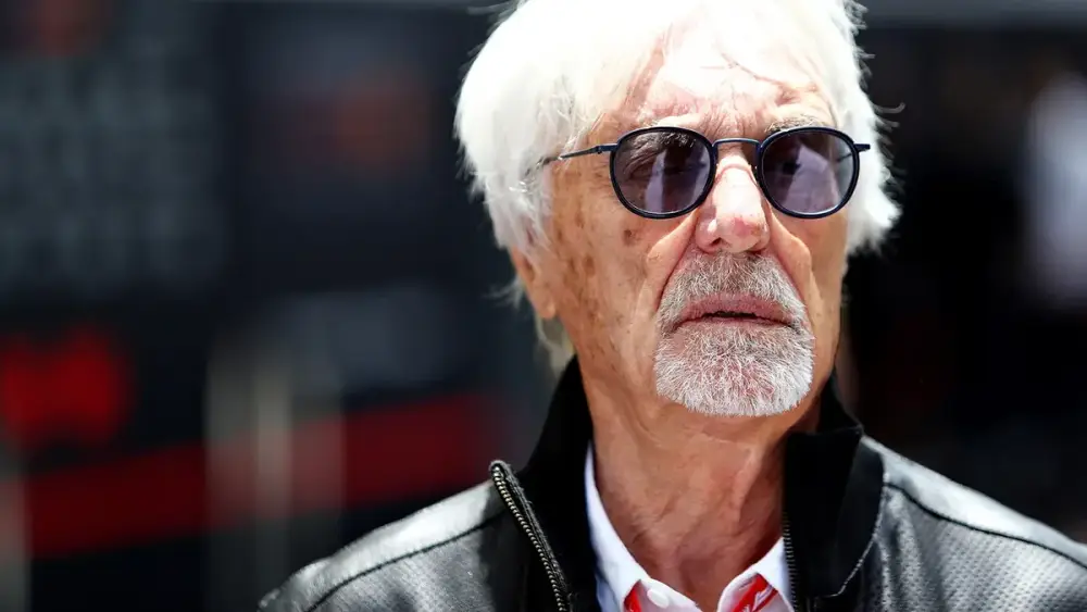 "Formula 1"in keçmiş rəhbəri Berni Ekklstounun baqajında ov tüfəngi aşkarlanıb